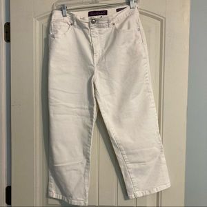 Gloria Vanderbilt Amanda White Capri pants Size 10